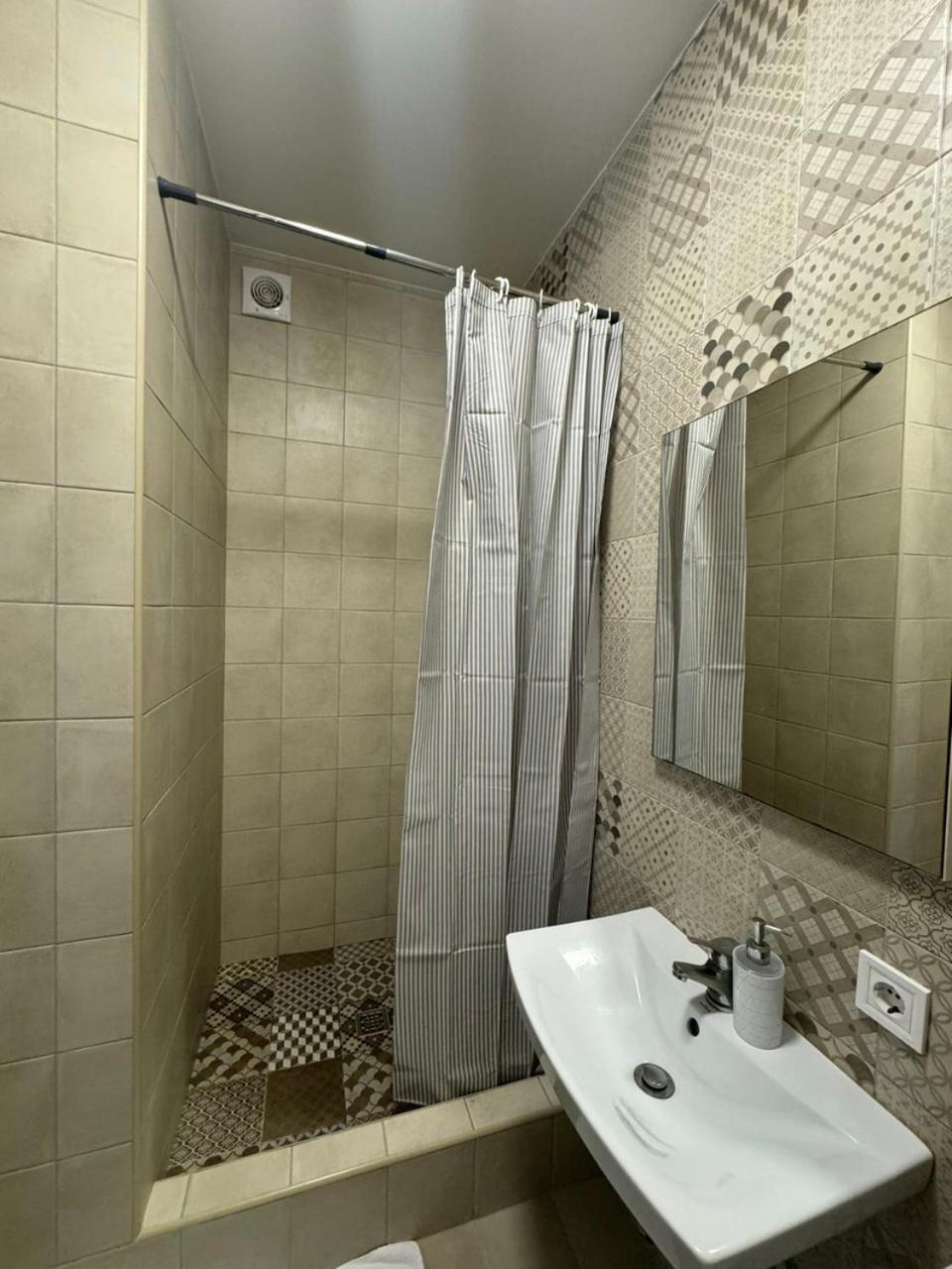 Solo Apartment Virmenska Kiev Esterno foto